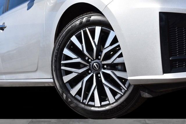 Certified 2025 Nissan Altima 2.5 SV image 3