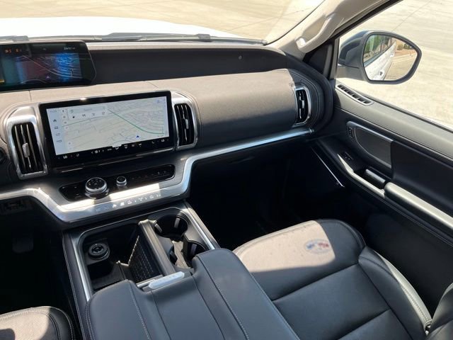 Used 2025 Ford Expedition Max Platinum AWD/4WD image 16