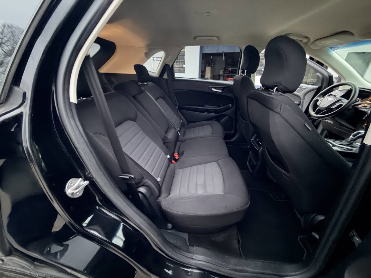 Used 2018 Ford Edge SE image 13