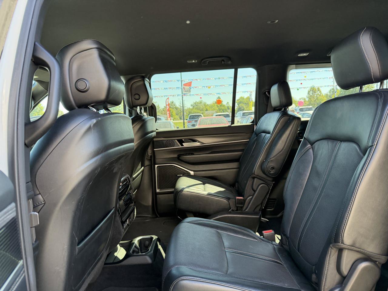 Used 2024 Jeep Wagoneer Series II AWD/4WD image 17