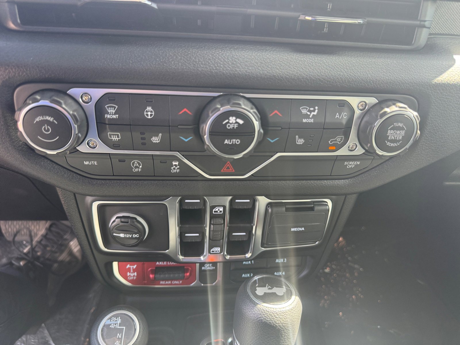 New 2025 Jeep Wrangler Willys AWD/4WD image 31