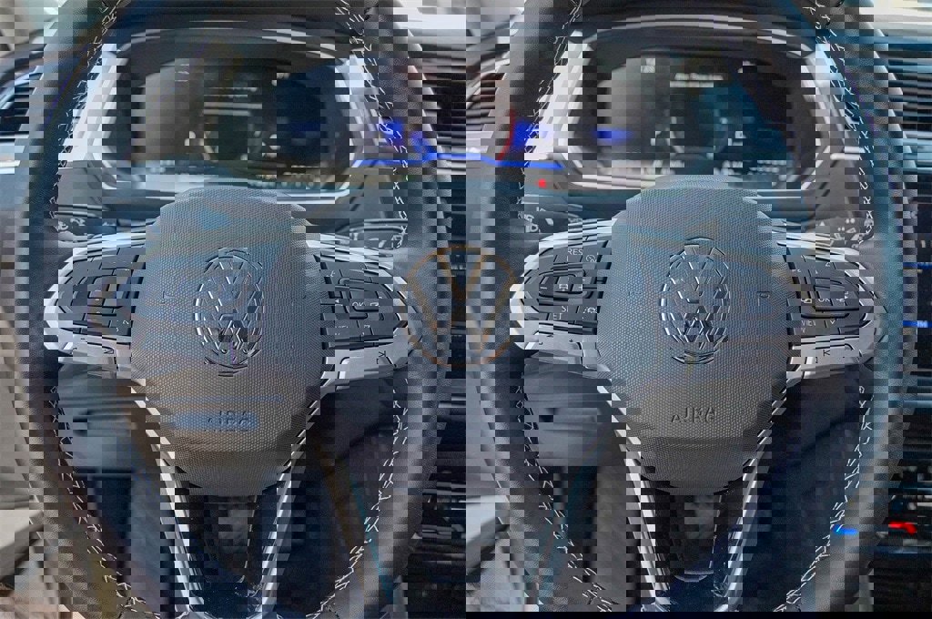 New 2024 Volkswagen Tiguan SE image 13