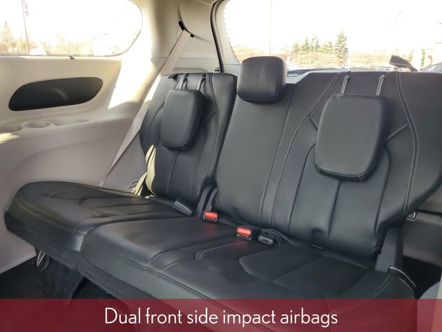 Used 2022 Chrysler Pacifica Touring-L image 40