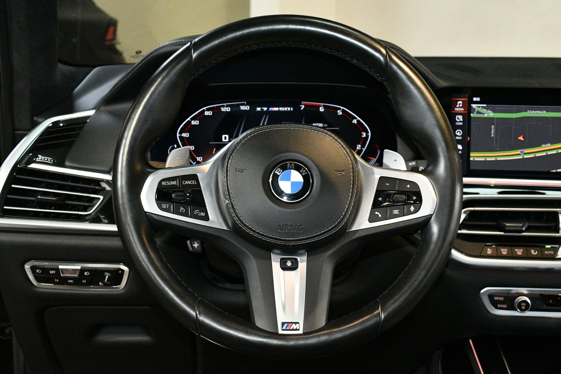 Used 2022 BMW X7 M50i w/ Luxury Seating Package image 27