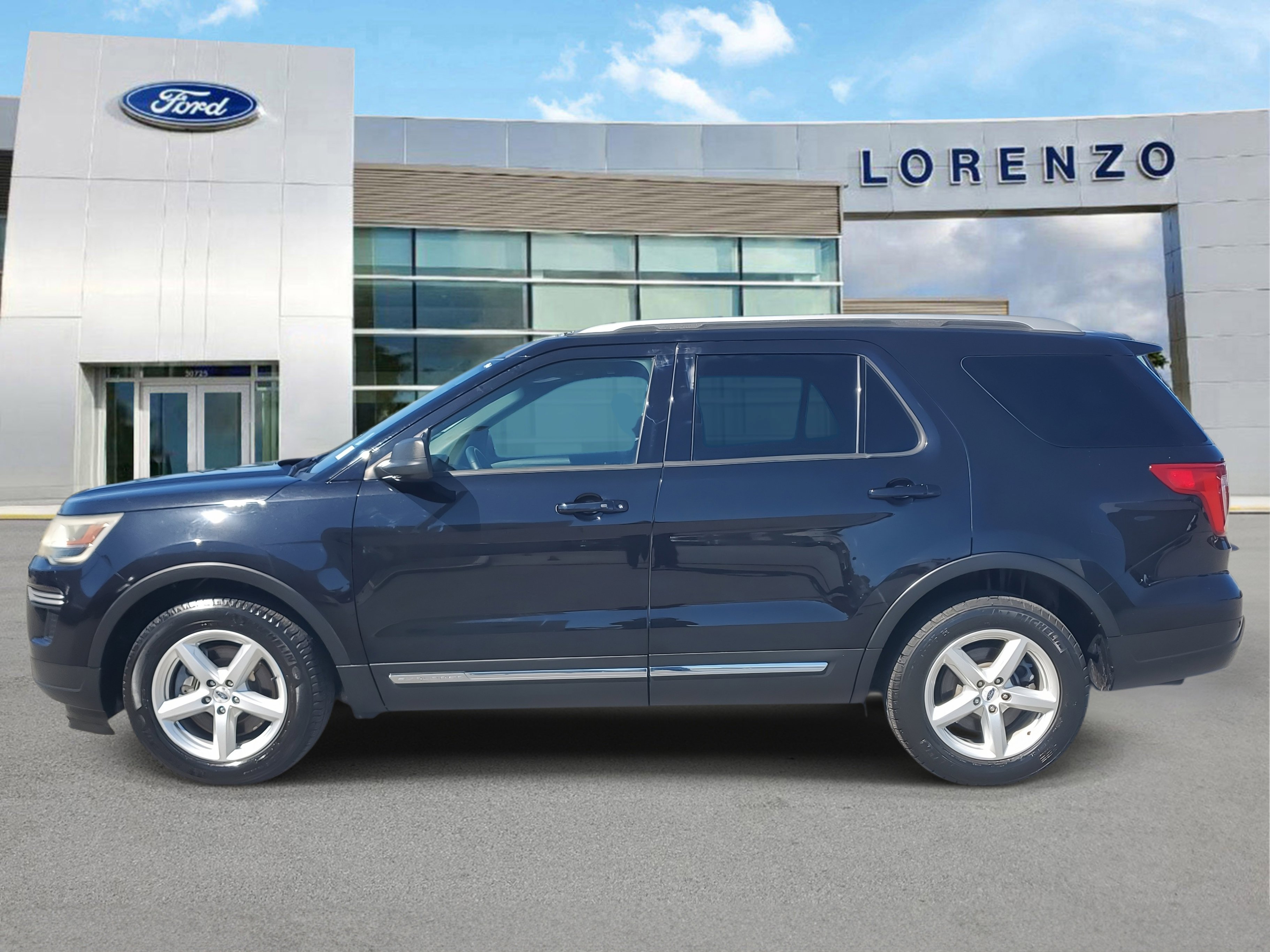 Used 2019 Ford Explorer XLT image 8