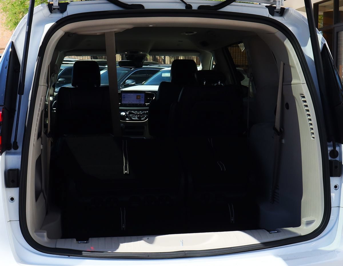 Used 2024 Chrysler Pacifica Touring-L FWD image 24