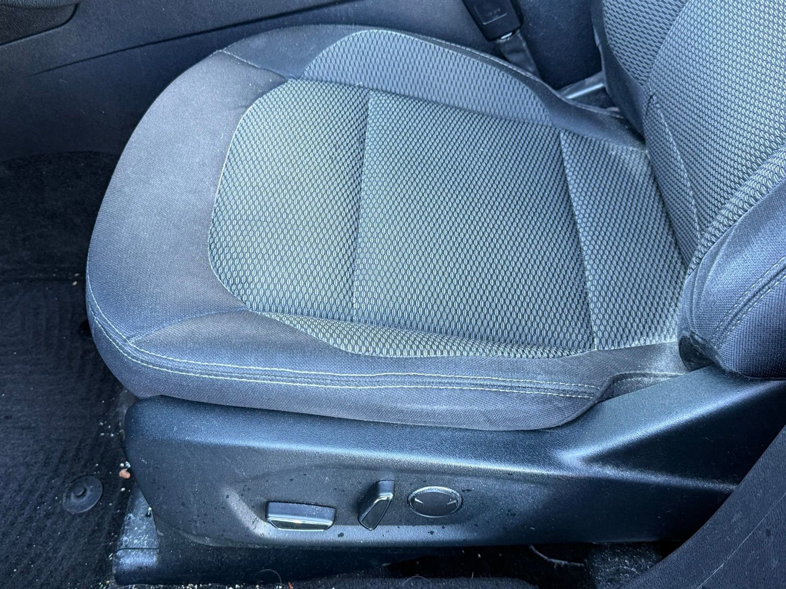 Used 2018 Ford Explorer XLT image 32