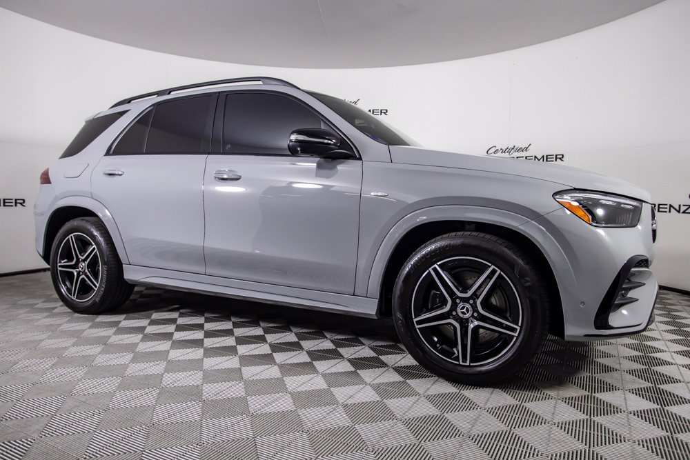 Used 2025 Mercedes-Benz GLE 450e 4MATIC w/ AMG Line Exterior image 3