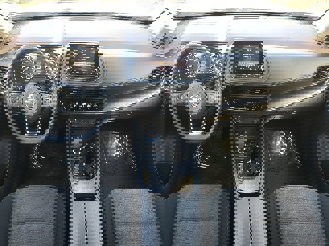 Used 2023 Nissan Rogue SV image 15