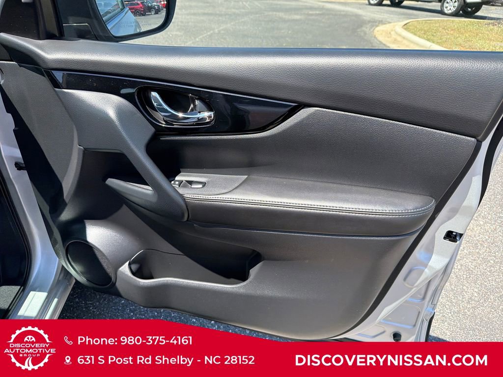 Certified 2022 Nissan Rogue Sport SV image 38