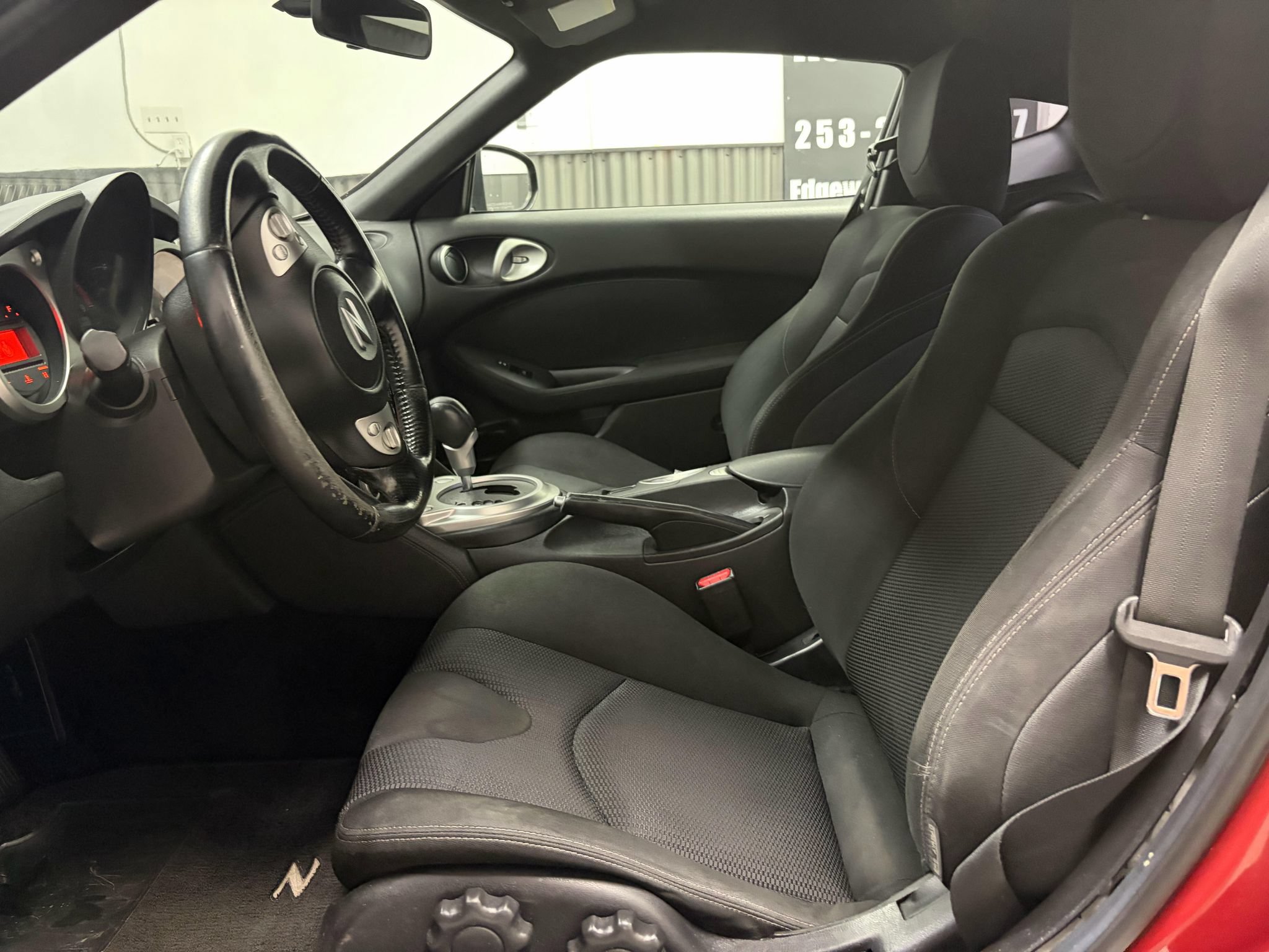 Used 2015 Nissan 370Z Coupe RWD image 15