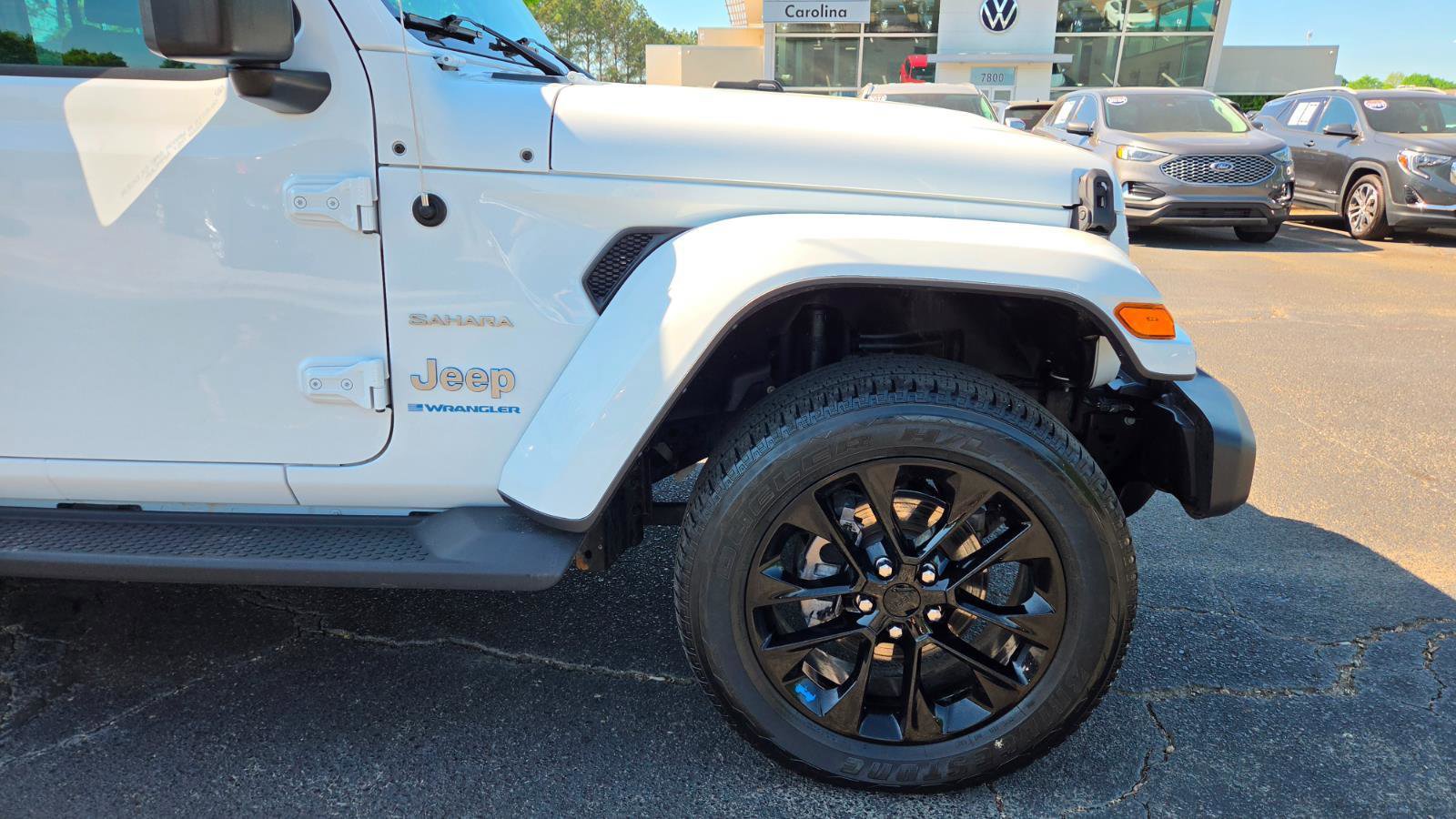 Used 2023 Jeep Wrangler Sahara w/ Cold Weather Group image 14