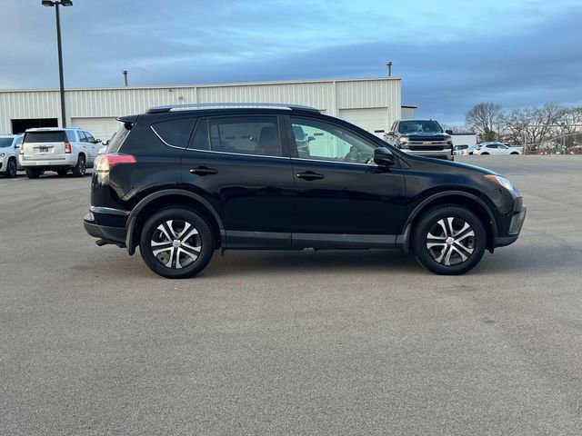 Used 2018 Toyota RAV4 LE image 4
