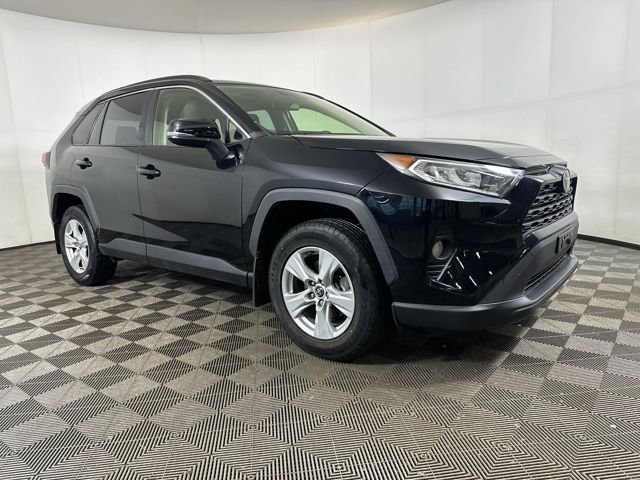 Used 2020 Toyota RAV4 XLE w/ Convenience Package image 2