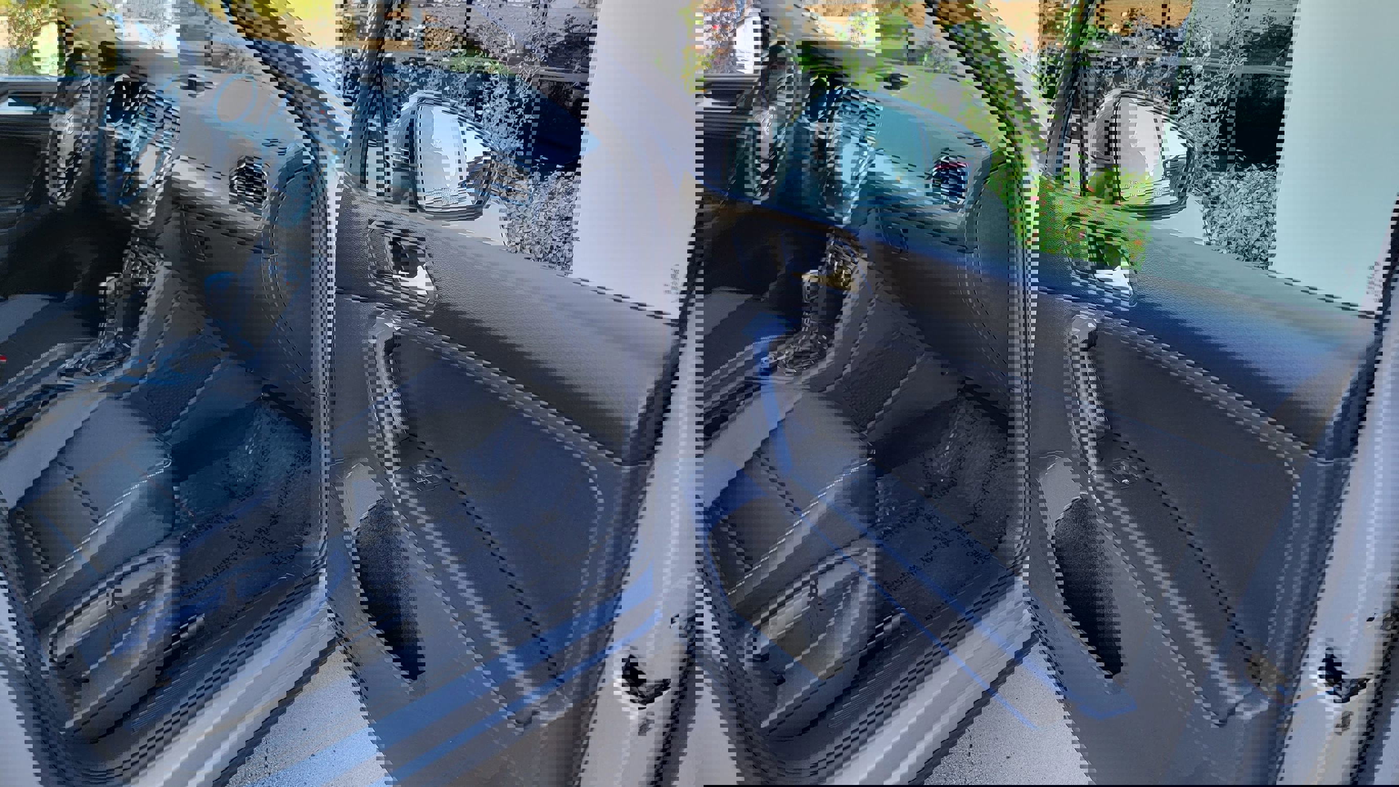 Used 2021 Volkswagen Tiguan SE image 28