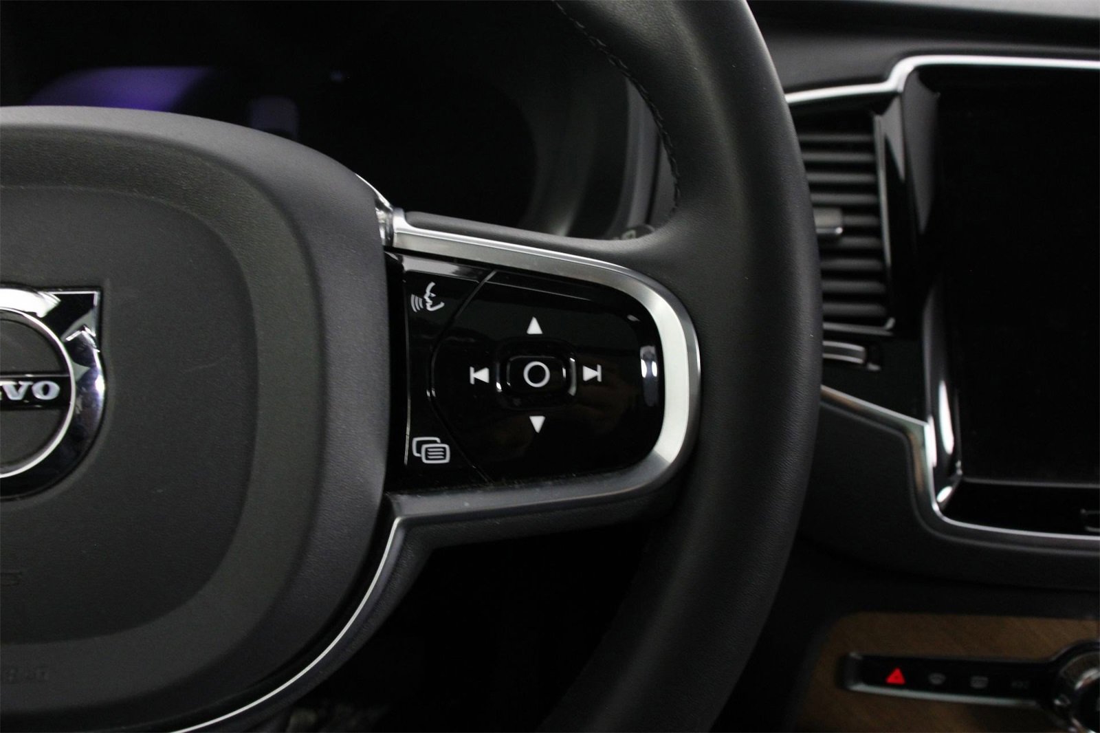 Certified 2023 Volvo XC90 B6 Plus w/ Protection Package Premier image 11