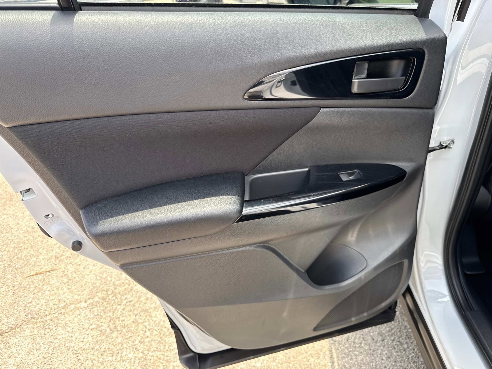 Used 2024 Mitsubishi Eclipse Cross LE image 11