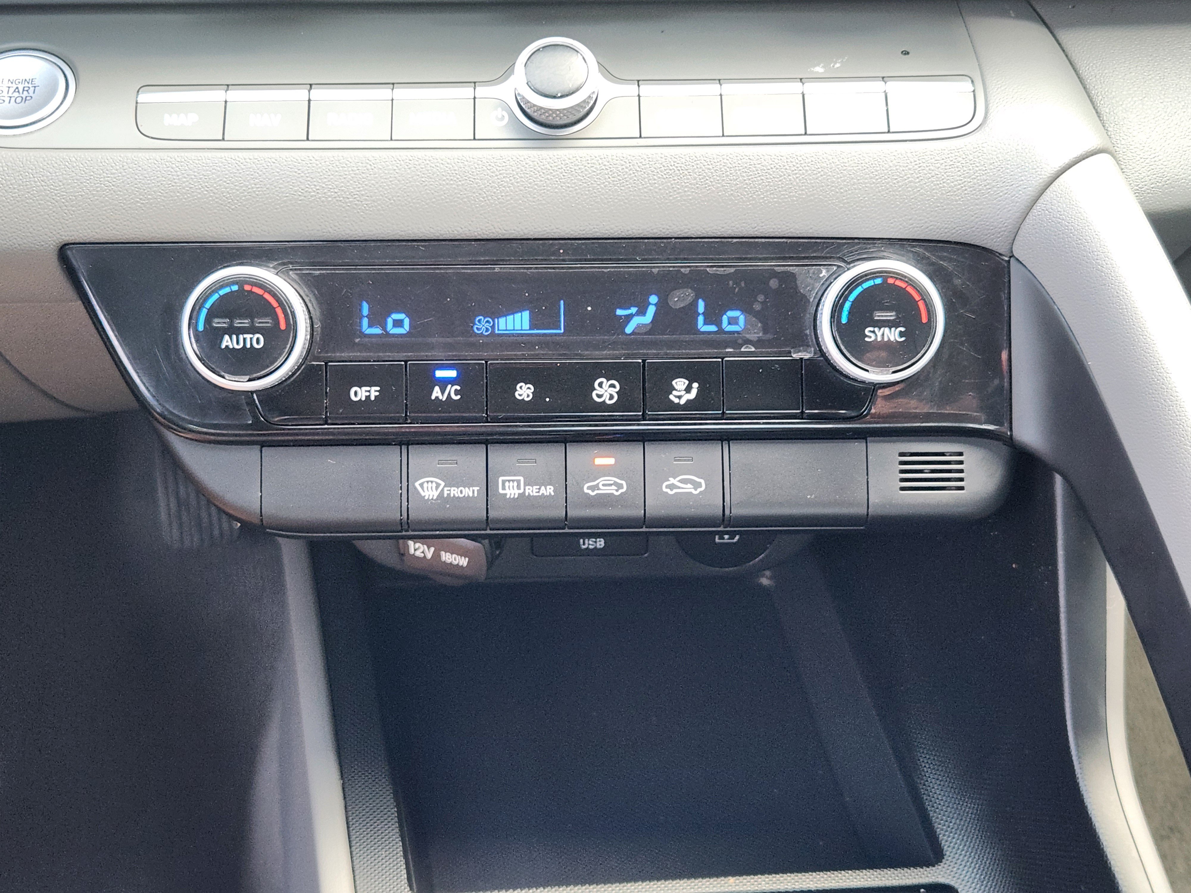 Used 2024 Hyundai Elantra SEL FWD image 18