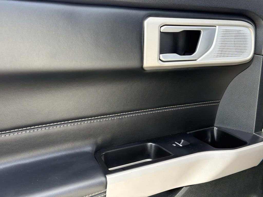 Used 2023 Ford Explorer Limited w/ Limited Technology Package image 19