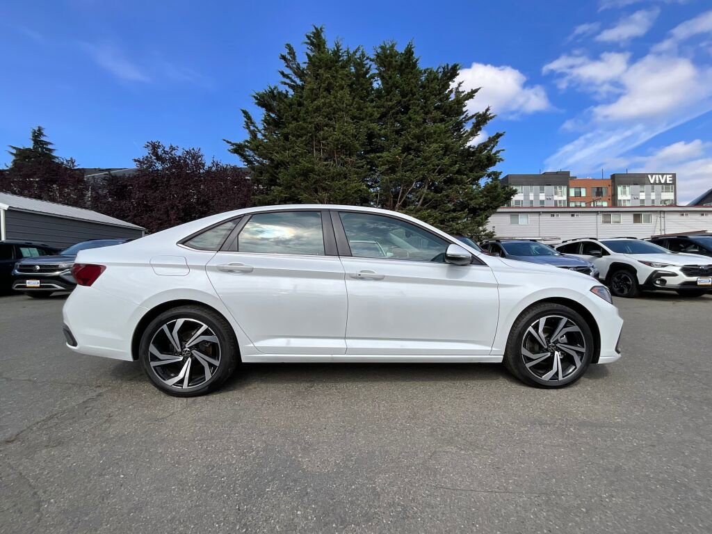 New 2025 Volkswagen Jetta SEL image 9