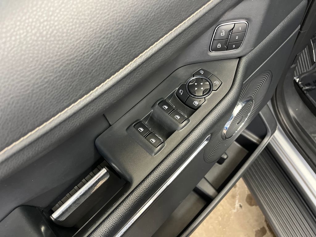 Used 2024 Ford Expedition XLT image 14