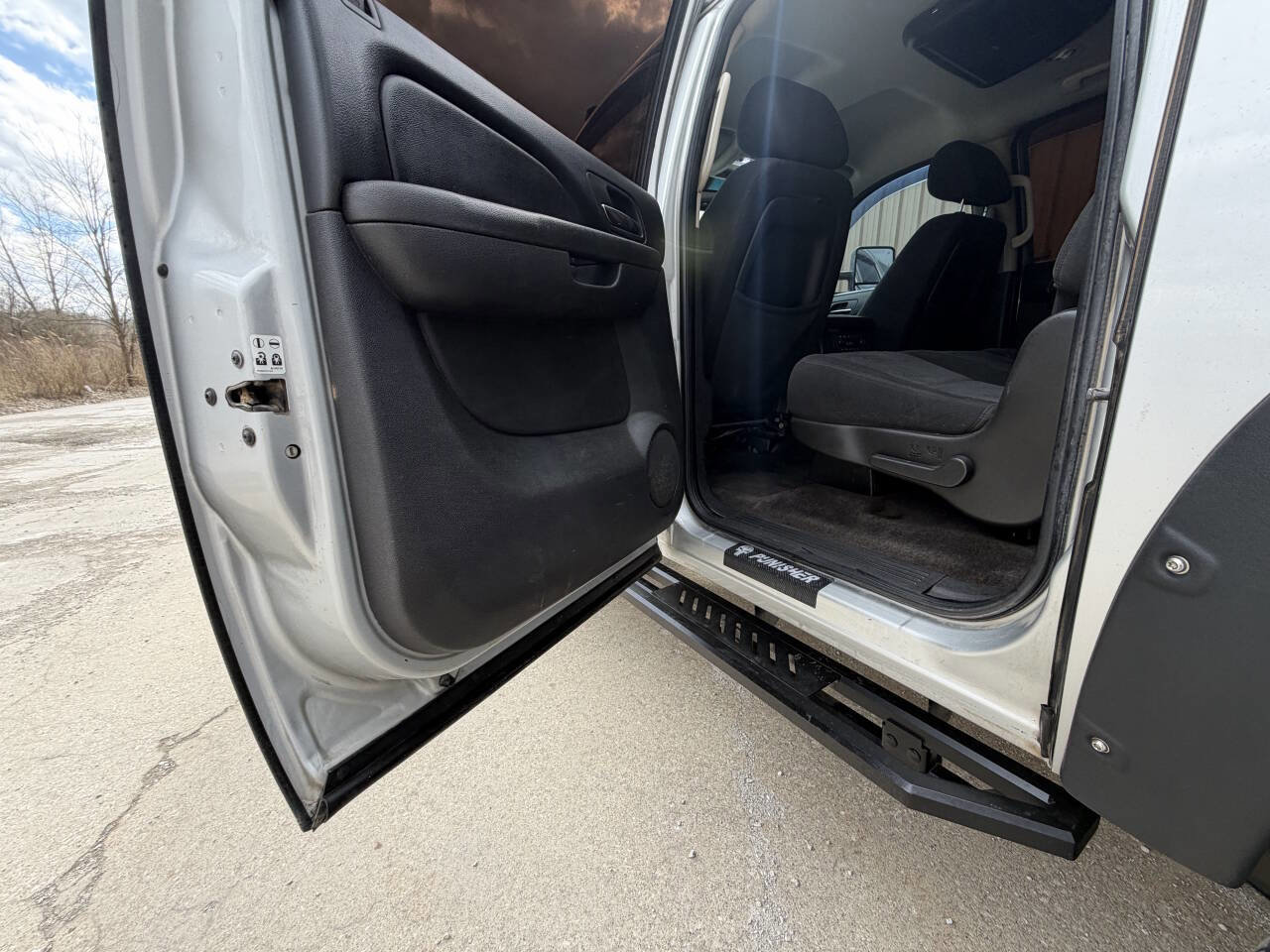 Used 2011 GMC Yukon XL SLE image 24