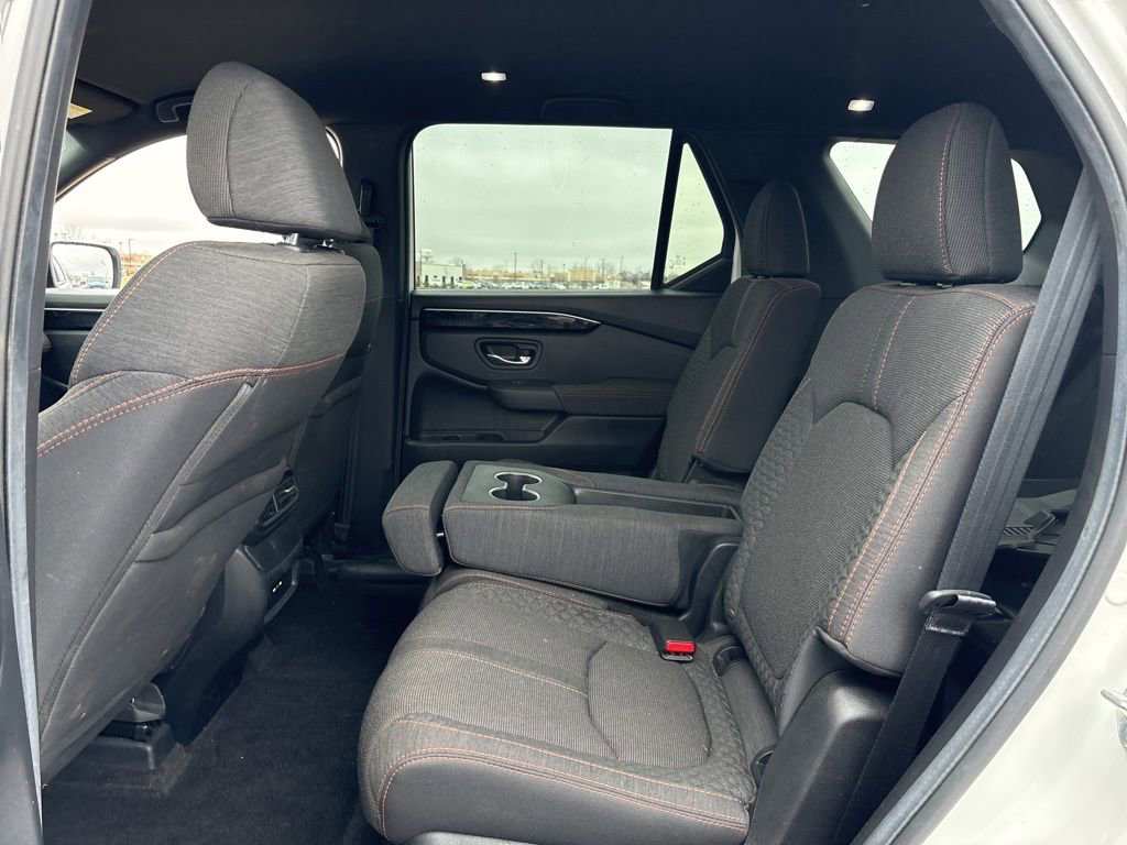 Used 2025 Honda Pilot Sport image 14
