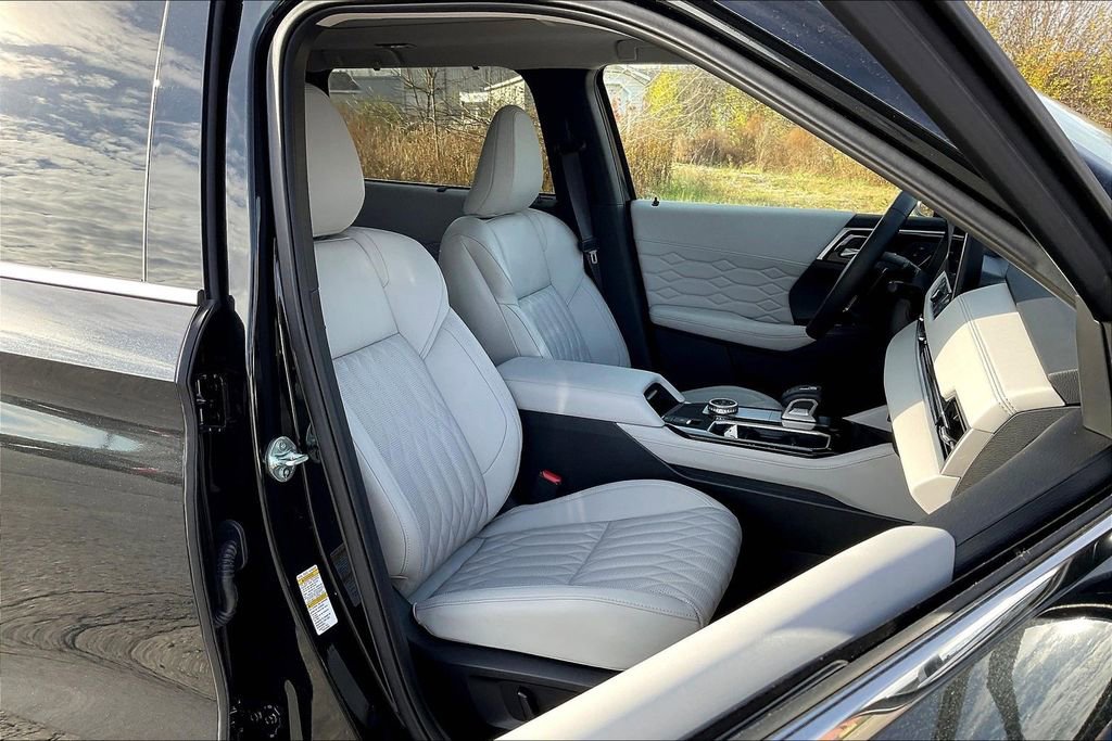 Used 2025 Mitsubishi Outlander SEL image 7