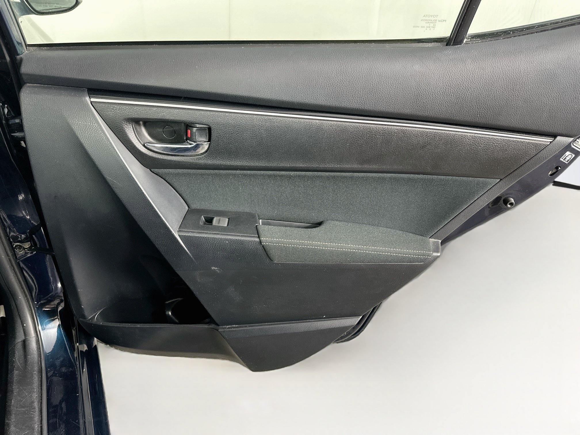 Used 2018 Toyota Corolla LE FWD image 28