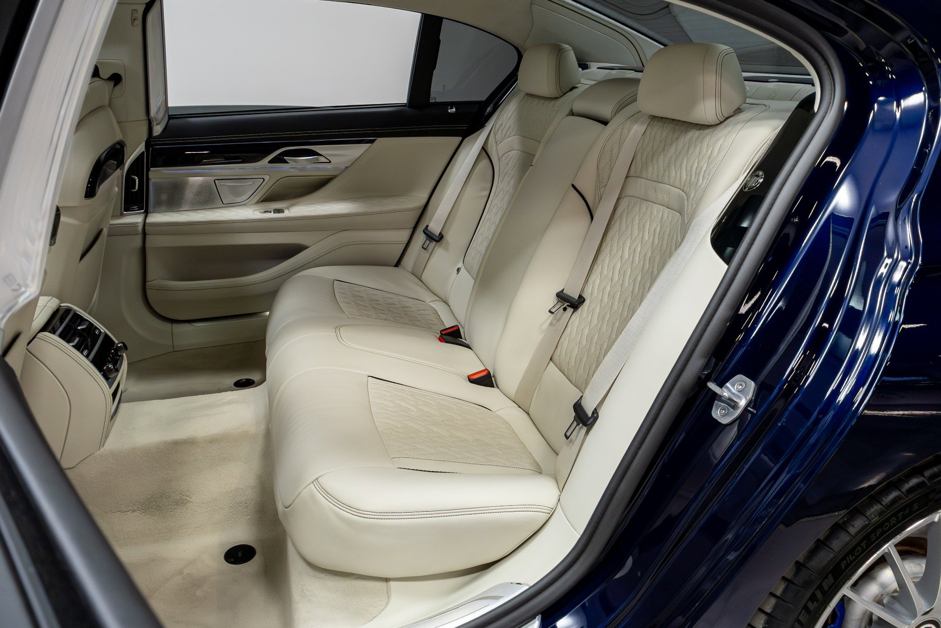 Used 2020 BMW ALPINA B7 xDrive w/ Interior Design Package image 40