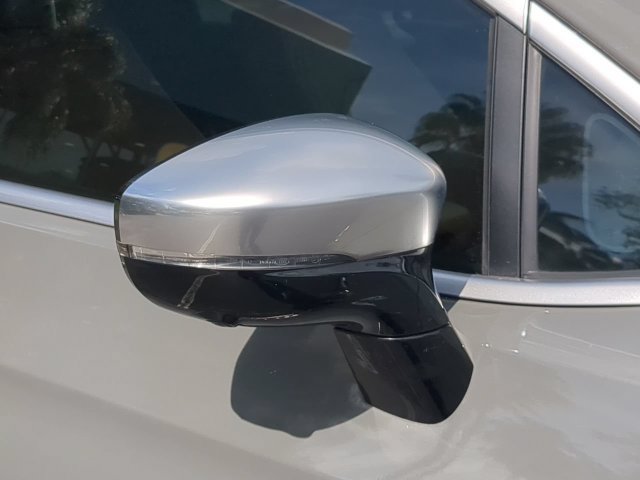 Used 2023 Chrysler Pacifica Pinnacle FWD image 12