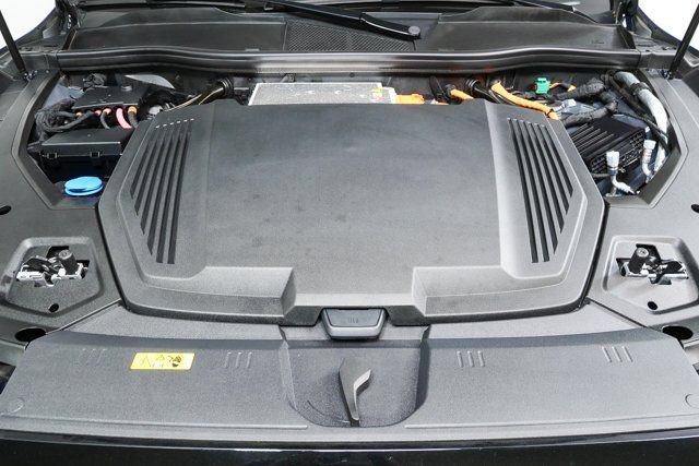Certified 2024 Audi Q8 e-tron Prestige image 36