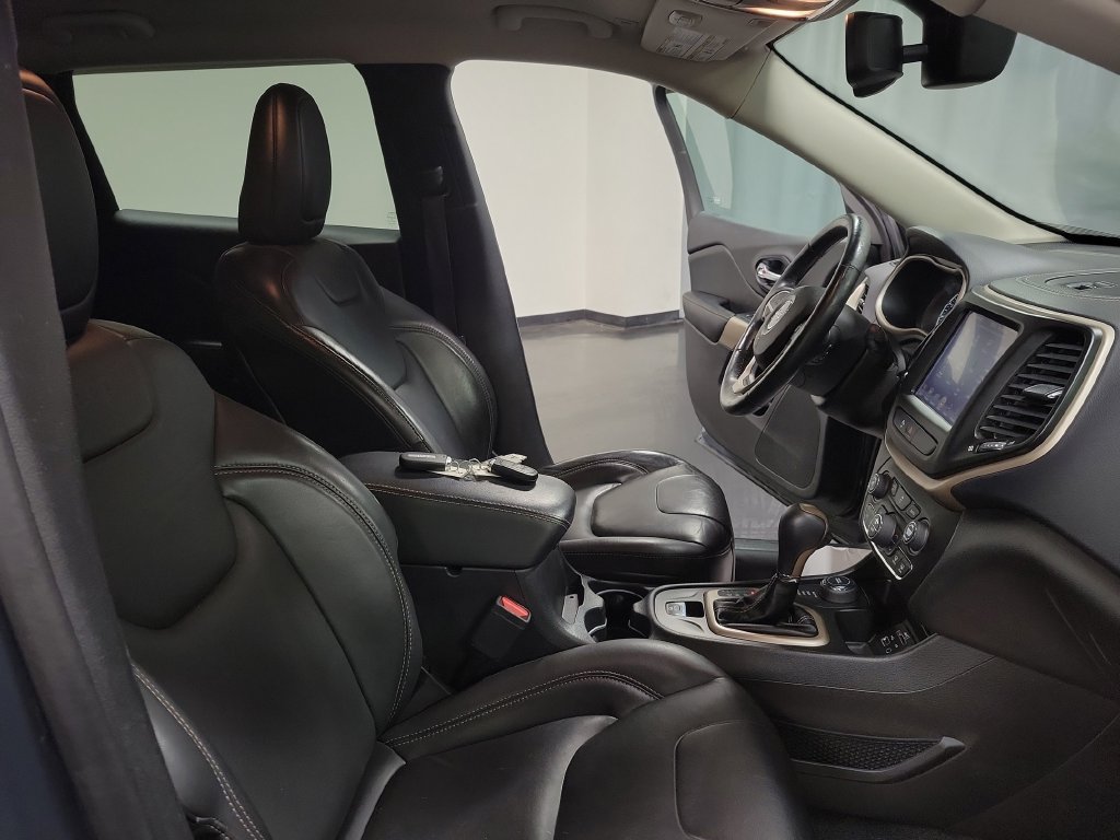 Used 2018 Jeep Cherokee Limited AWD/4WD image 33