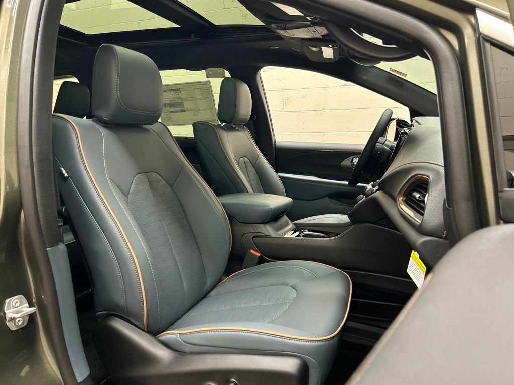 New 2027 Chrysler Pacifica Pinnacle AWD/4WD image 14