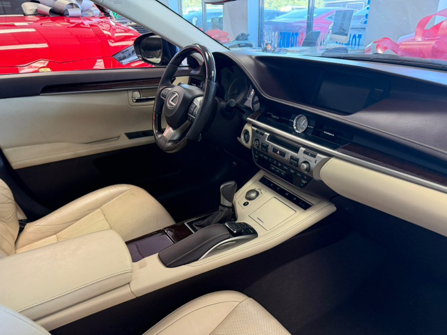 Used 2016 Lexus ES 350 w/ Luxury Package w/Wood Trim FWD image 49
