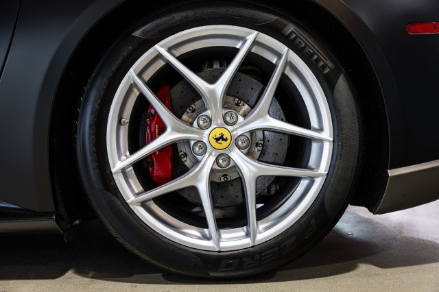 Used 2014 Ferrari F12 Berlinetta RWD image 29