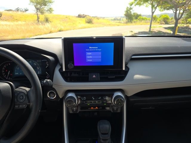 Used 2025 Toyota RAV4 XLE FWD image 22