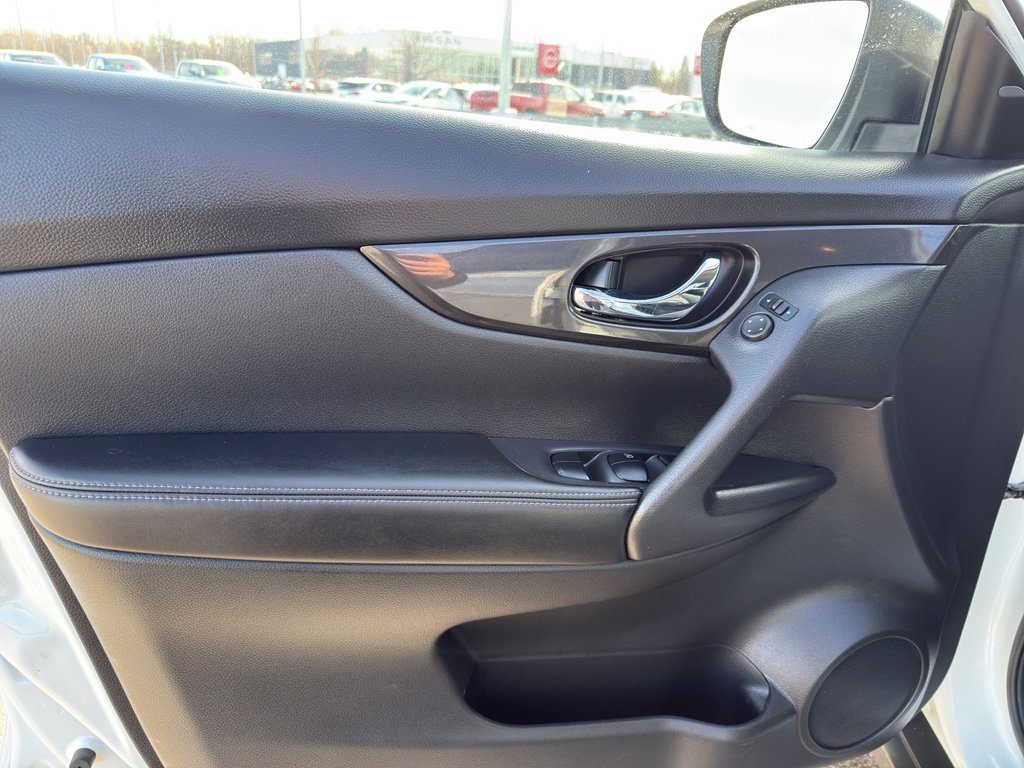 Used 2020 Nissan Rogue S w/ Special Edition Package image 13