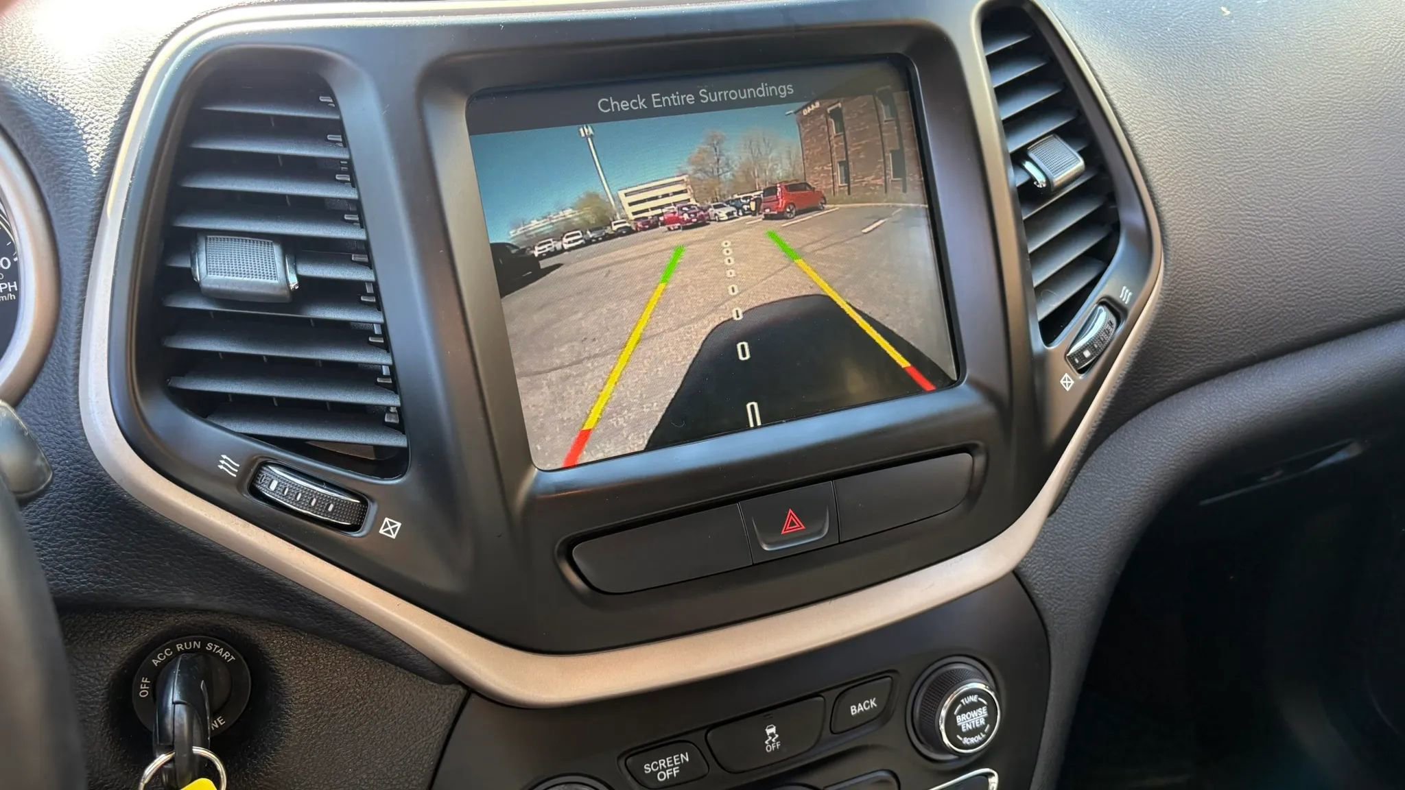 Used 2017 Jeep Cherokee Latitude w/ Cold Weather Group AWD/4WD image 19