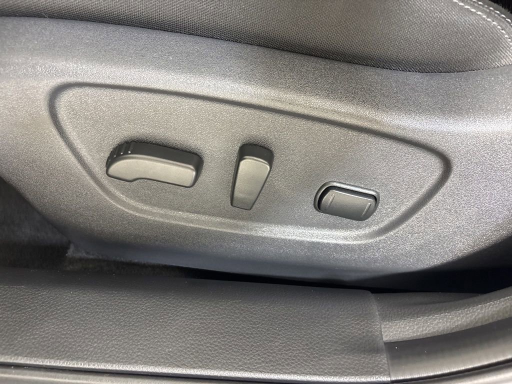 Used 2020 Nissan Rogue SV image 15