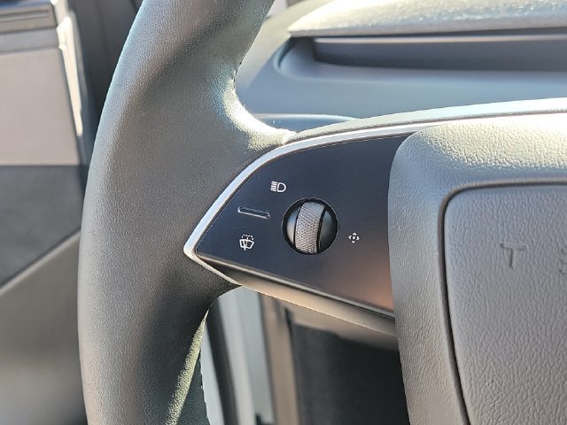 Used 2026 Tesla Model Y Long Range RWD image 30