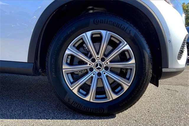 Used 2025 Mercedes-Benz GLC 300 4MATIC image 9