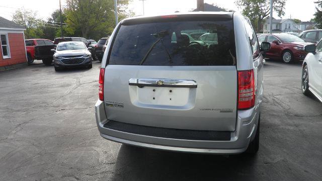 Used 2010 Chrysler Town & Country LX w/ Entertainment Group #1 FWD image 5