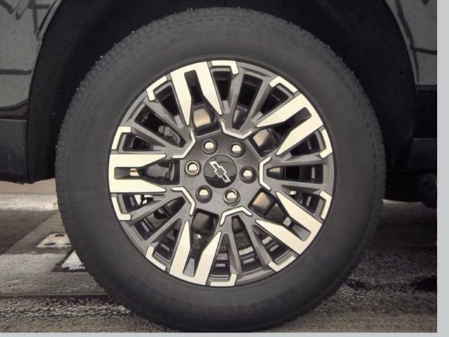 Used 2025 Chevrolet Suburban Z71 AWD/4WD image 23