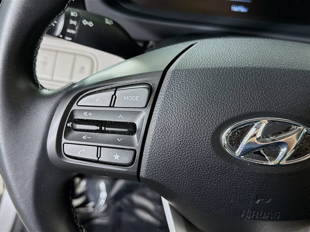 Certified 2023 Hyundai Venue SEL FWD image 22