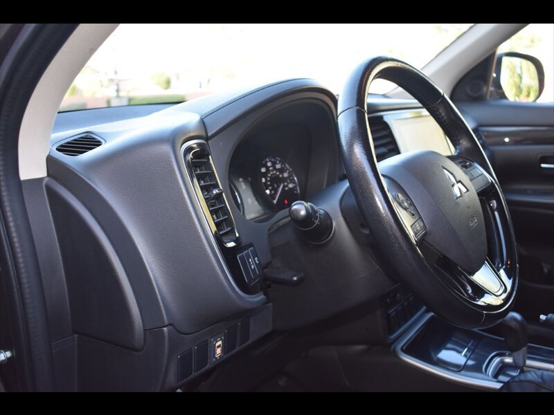 Used 2017 Mitsubishi Outlander SEL image 14