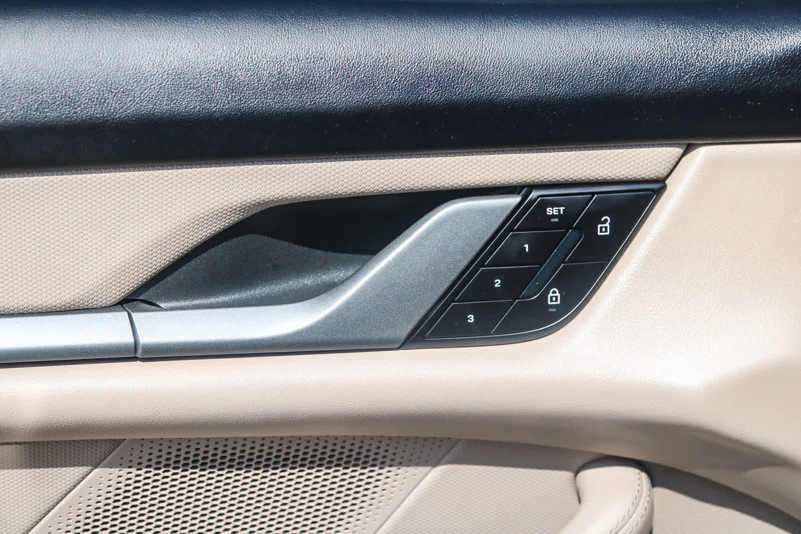 Used 2025 Porsche Taycan 4S image 28