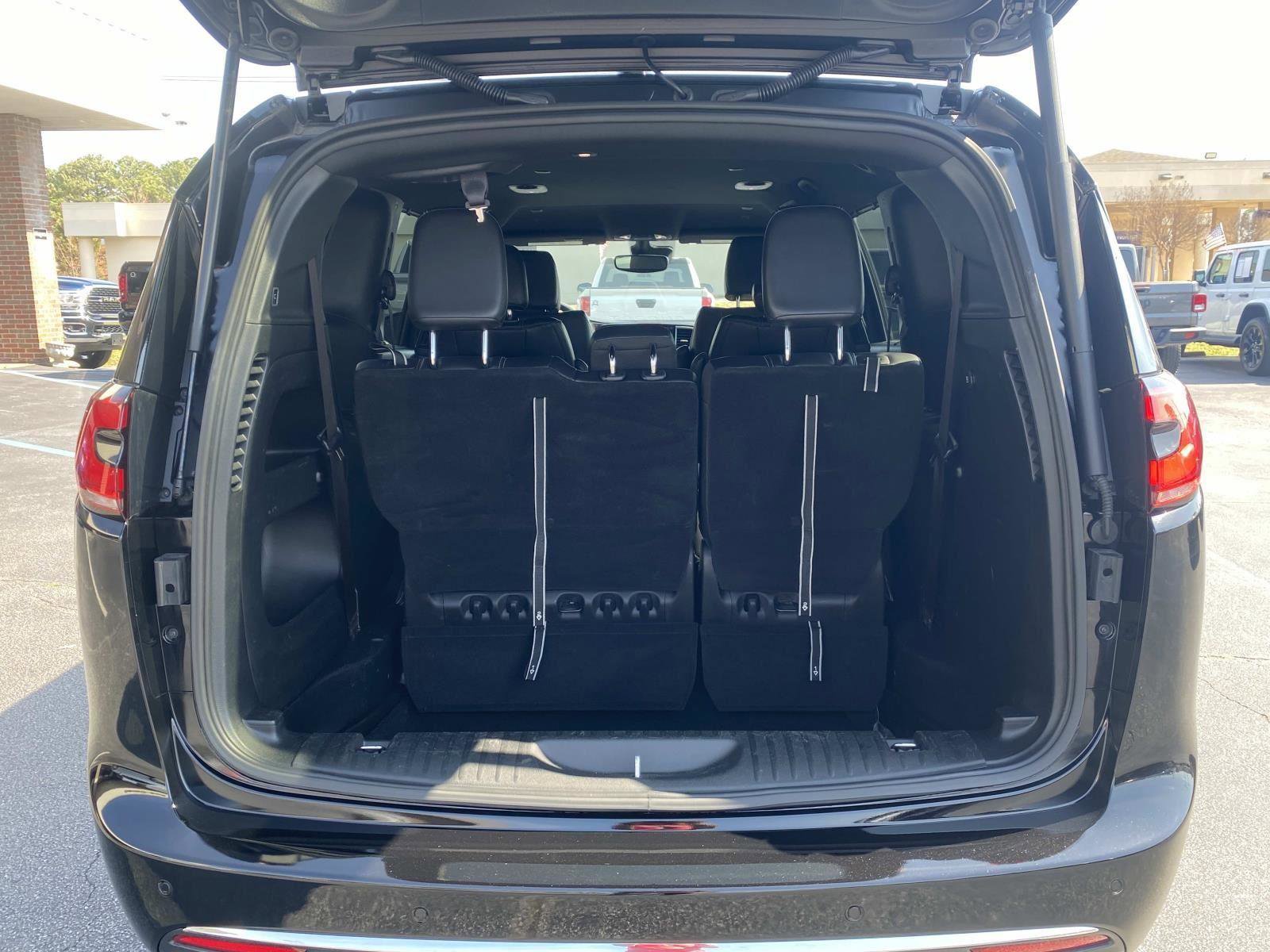 Certified 2025 Chrysler Pacifica Select image 6