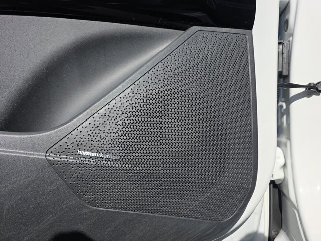 Used 2024 Kia Niro SX image 17