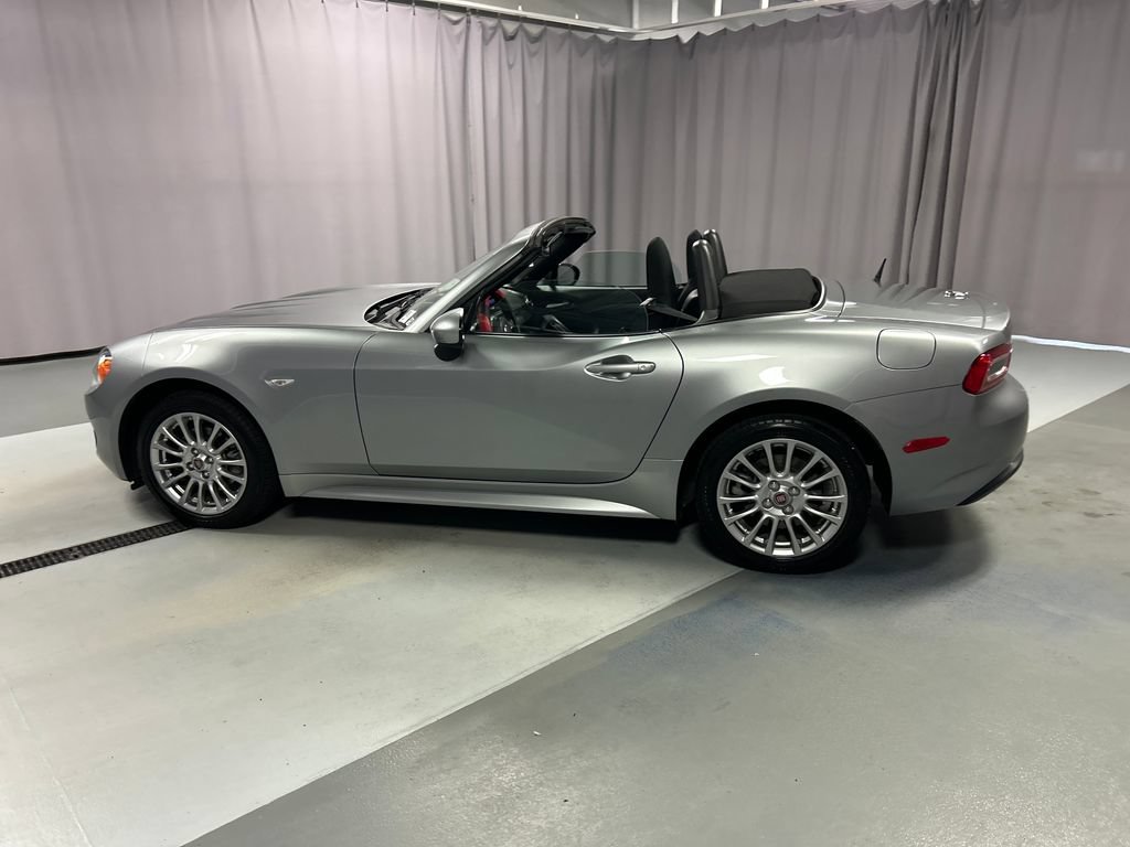 Used 2017 FIAT 124 Spider Classica RWD image 4